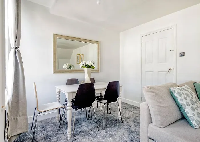 Nice 3 Bed Flat Near Chelsea